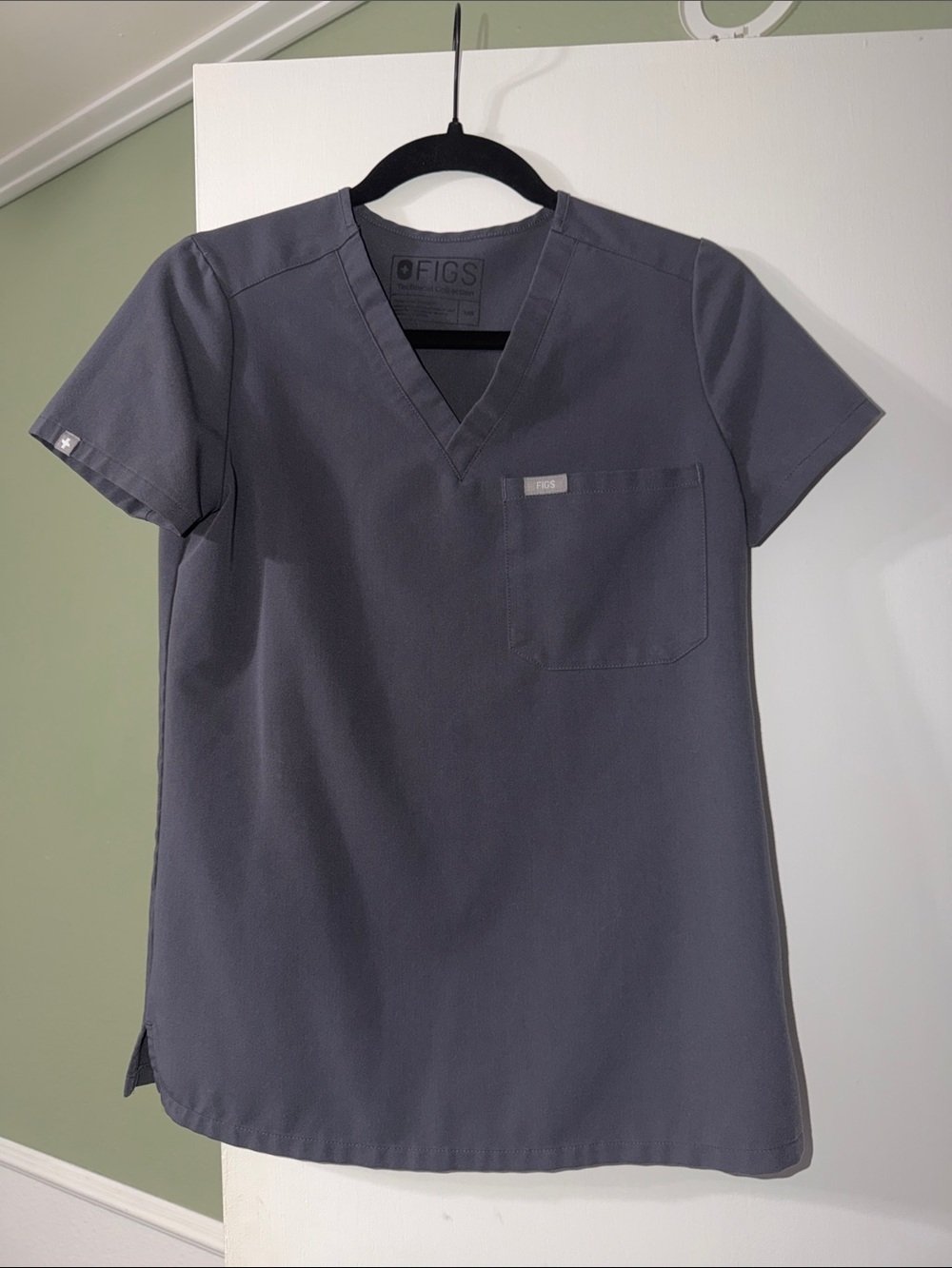 FIGS Charcoal Gray Scrub Top XXS